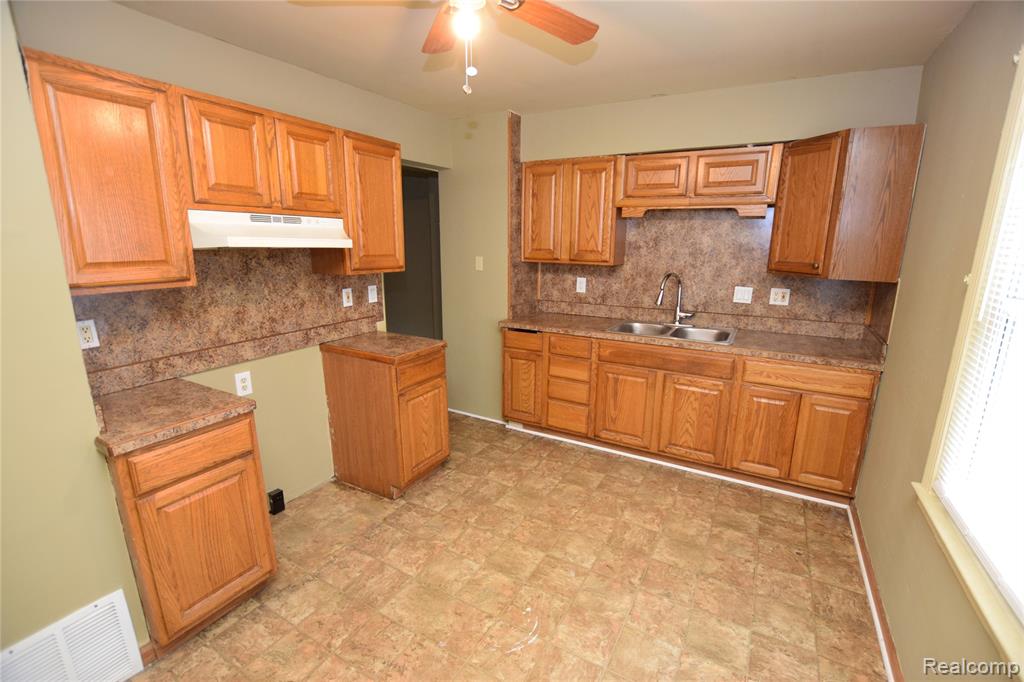 609 W Marengo Avenue, Flint, MI 48505 — Photo 3