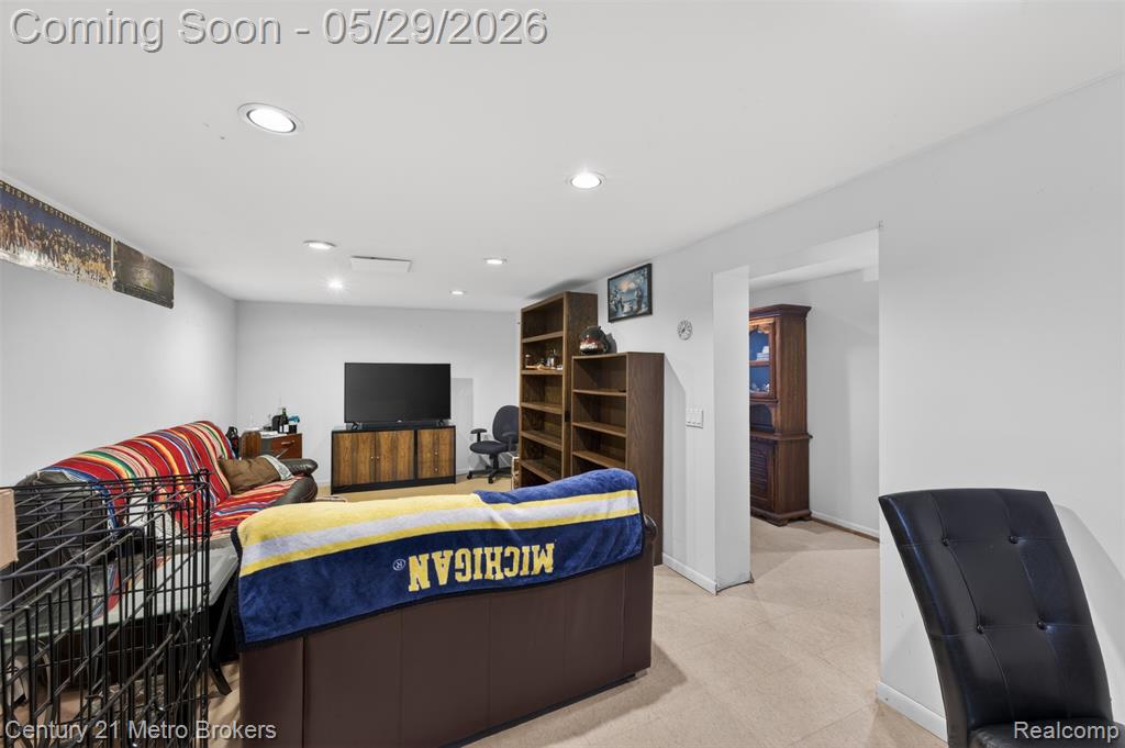 985 S Park Street, Highland, MI 48356 — Photo 38