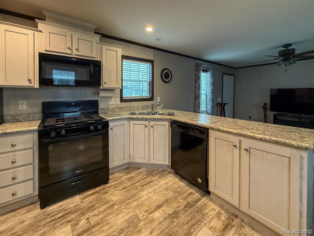 321 PRAIRIE Circle, Carleton, MI 48117 — Photo 3