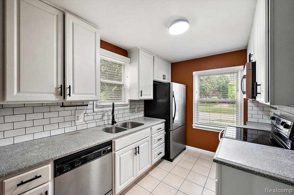 1186 Larkmoor Boulevard, Berkley, MI 48072 — Photo 11