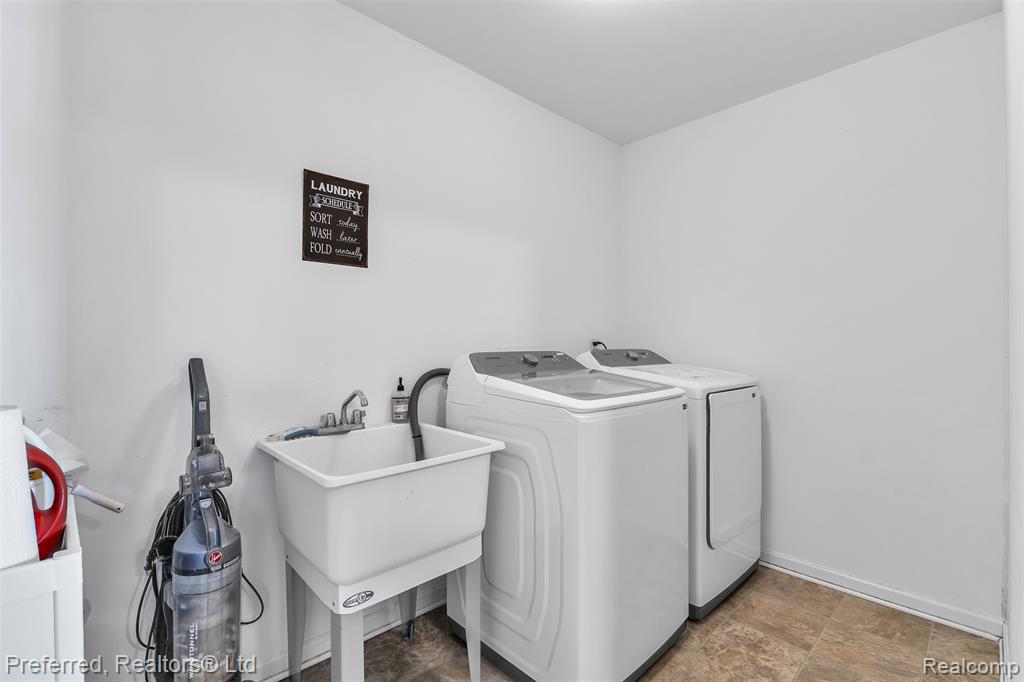 28430 Oakmonte Circle E, New Hudson, MI 48165 — Photo 49