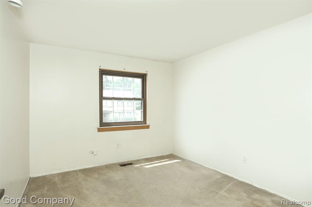 28562 REGENT Court S, Southfield, MI 48076 — Photo 19