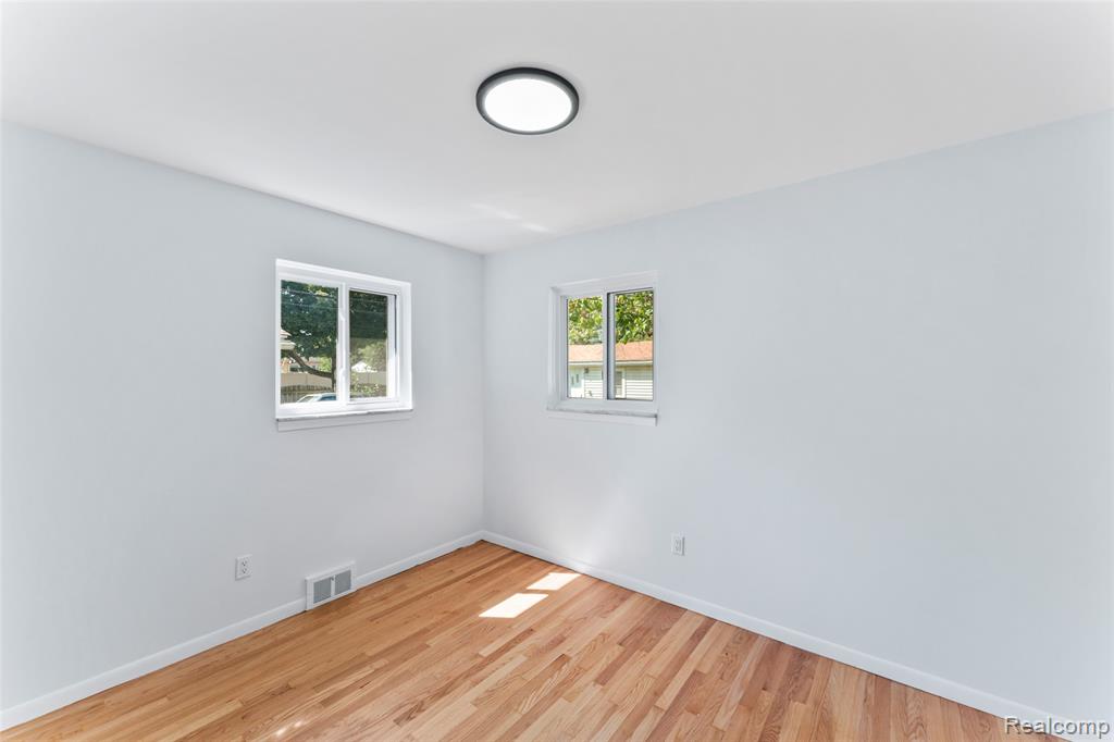 5911 Highview Street, Dearborn Heights, MI 48127 — Photo 11