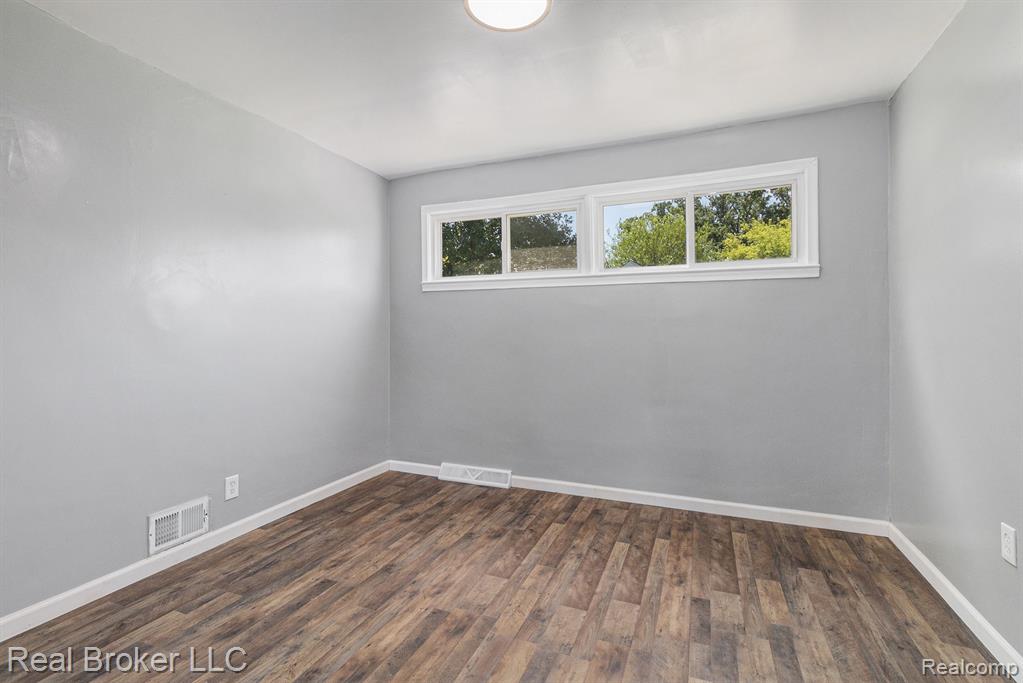 8301 Dodge Avenue, Warren, MI 48089 — Photo 10