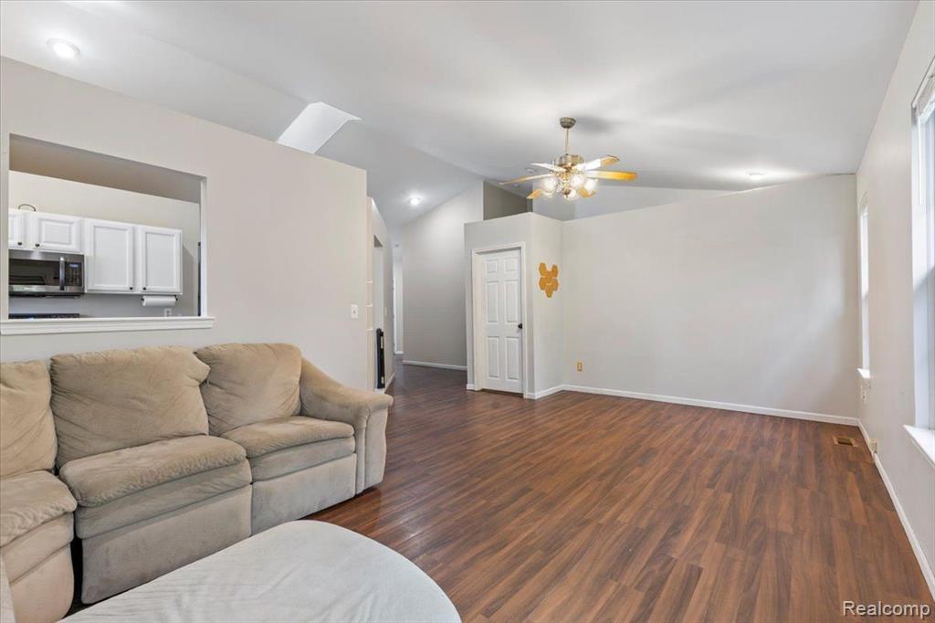 7102 MISSION HILLS Drive, Ypsilanti, MI 48197 — Photo 9
