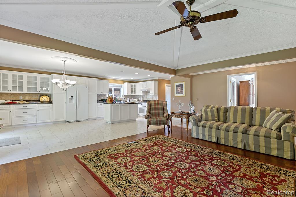 40608 MELODY Court, Clinton Twp, MI 48038 — Photo 8