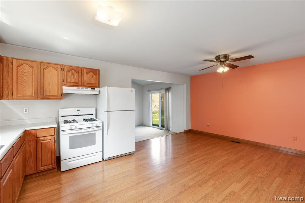 8625 BROUGHAM Drive, Sterling Heights, MI 48312 — Photo 9