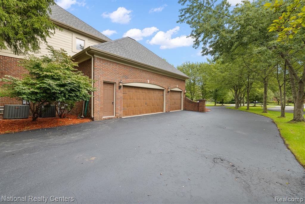 30055 FOREST Drive, Franklin, MI 48025 — Photo 57