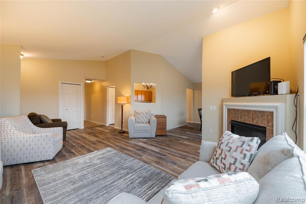 26616 Kirkway Circle, Woodhaven, MI 48183 — Photo 11