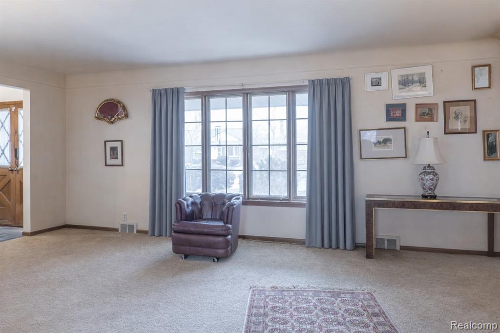 8362 Sunburst, Center Line, MI 48015 — Photo 6