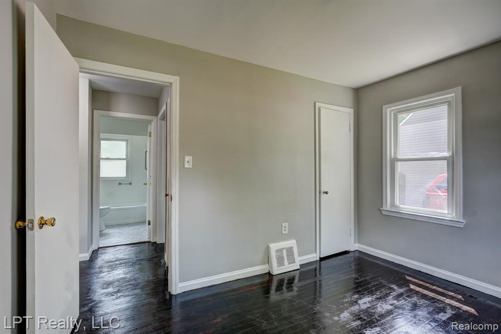 23038 Violet Street, Farmington, MI 48336 — Photo 16