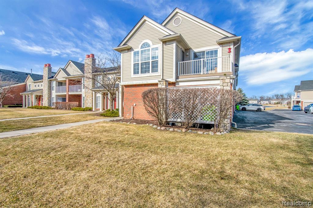 28211 OAKMONTE Circle E, New Hudson, MI 48165 — Photo 3
