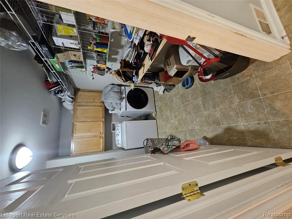 4231 Pine Grove Avenue, Fort Gratiot, MI 48059 — Photo 9