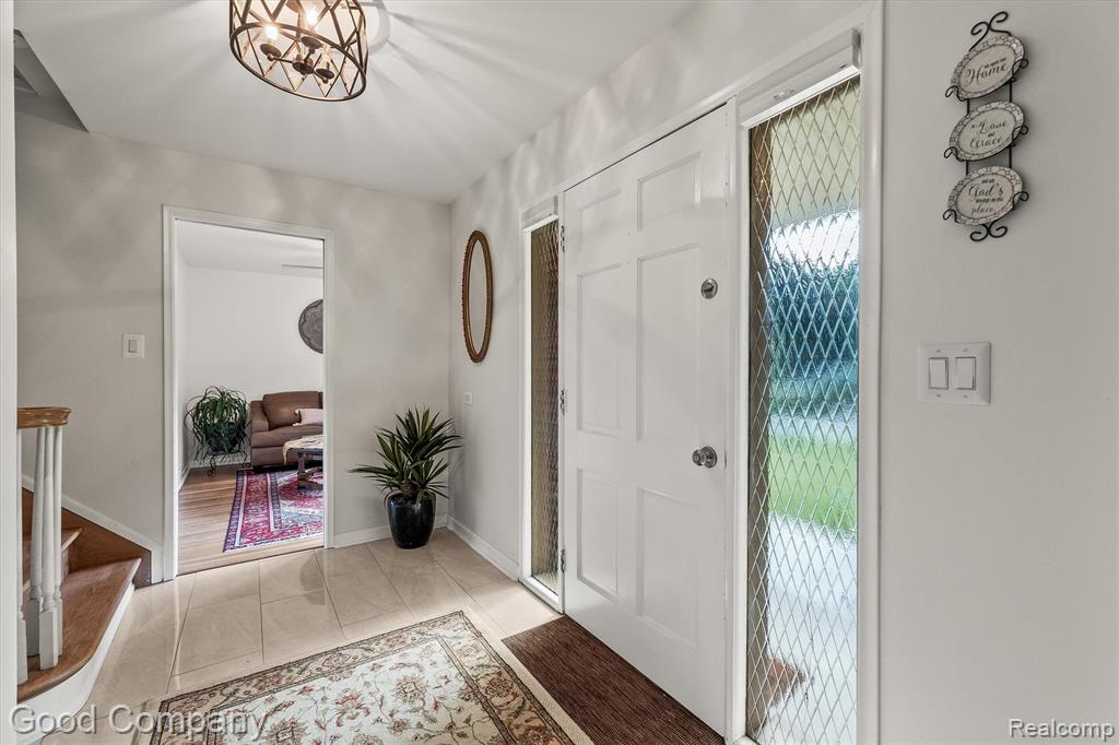 833 Cobblestone Drive, Rochester Hills, MI 48309 — Photo 2