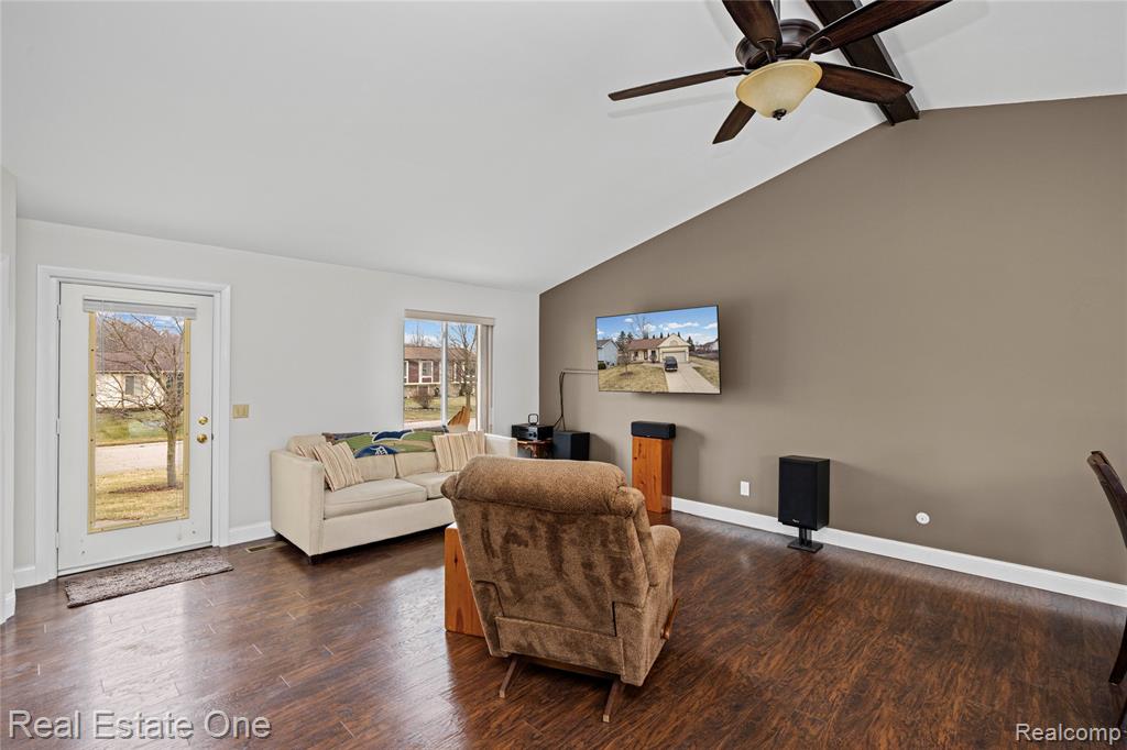 6335 Stonehearth Pass, Grand Blanc, MI 48439 — Photo 9