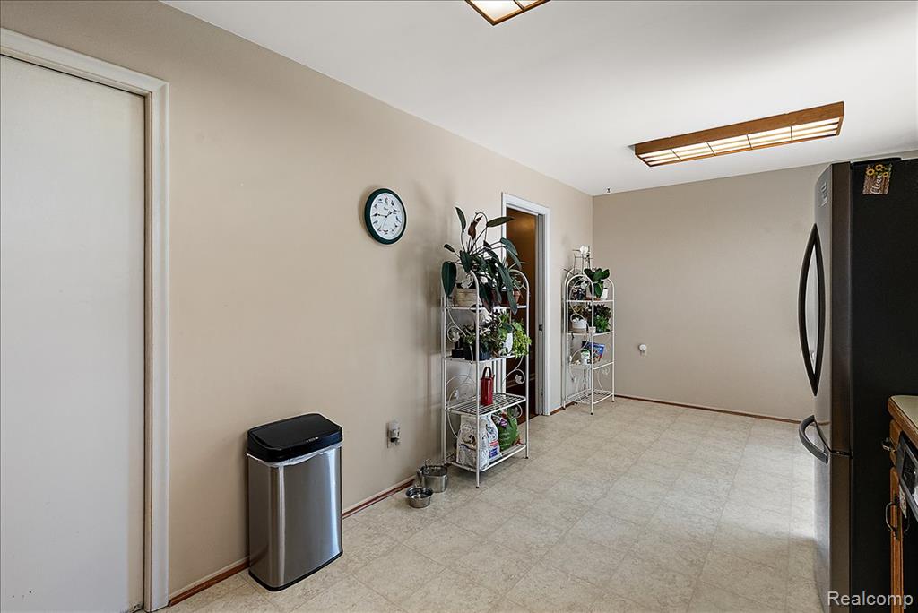 5242 Mansfield Avenue, Sterling Heights, MI 48310 — Photo 11