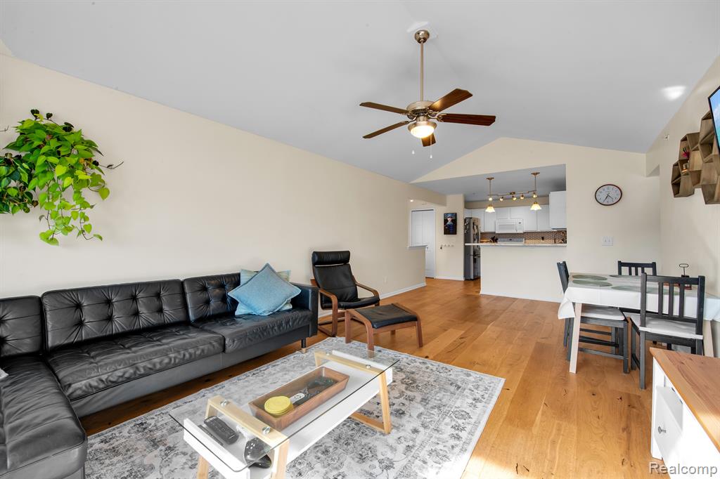 28211 OAKMONTE Circle E, New Hudson, MI 48165 — Photo 7