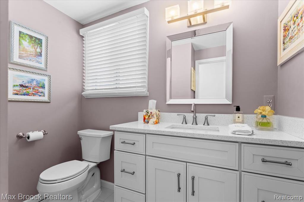 412 Shellbourne Drive, Rochester Hills, MI 48309 — Photo 18