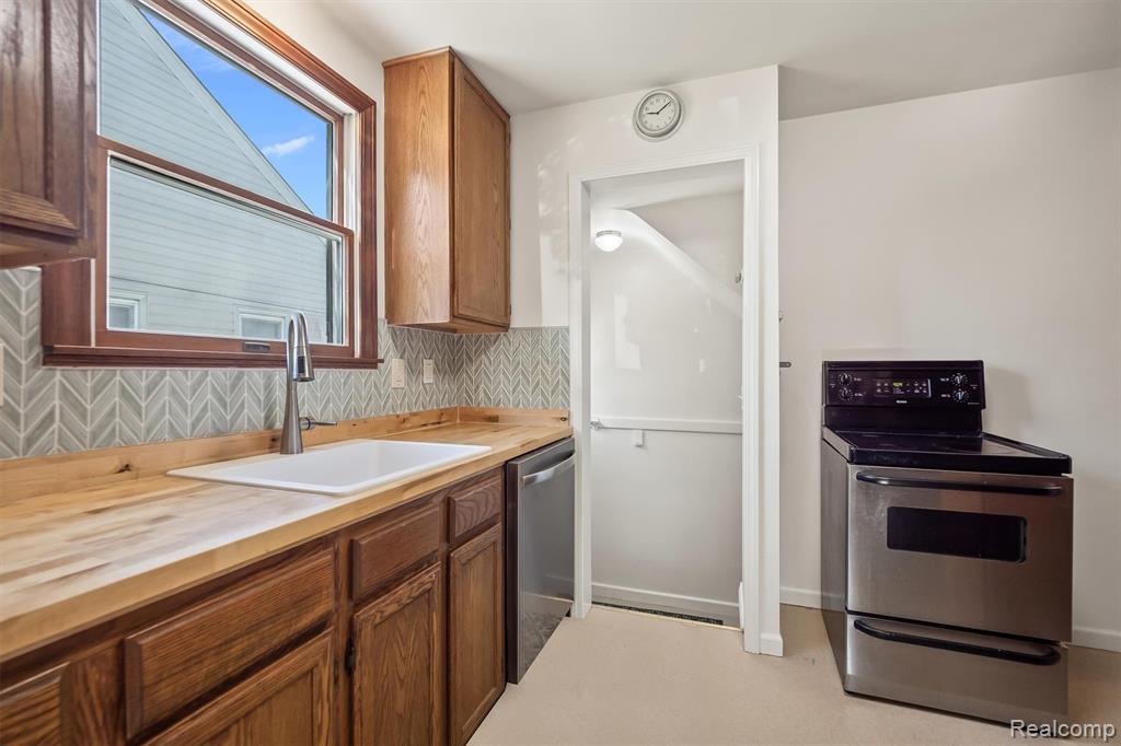 917 N Edison Avenue, Royal Oak, MI 48067 — Photo 14