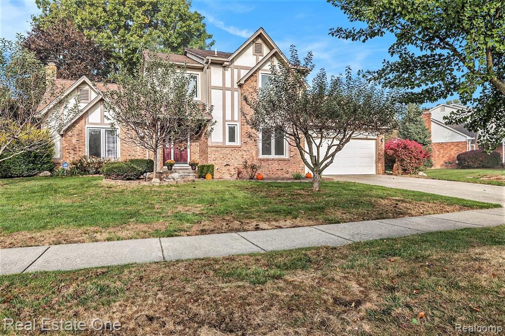 5185 SAFFRON Drive, Troy, MI 48085 — Photo 2
