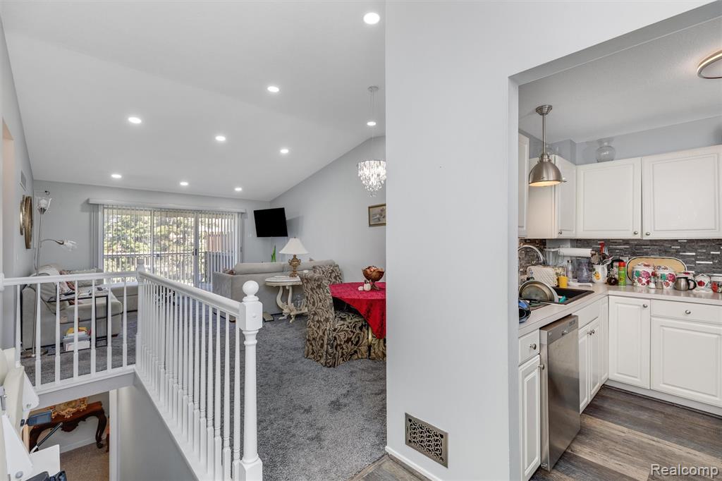 405 Ravencrest Lane, Westland, MI — Photo 4