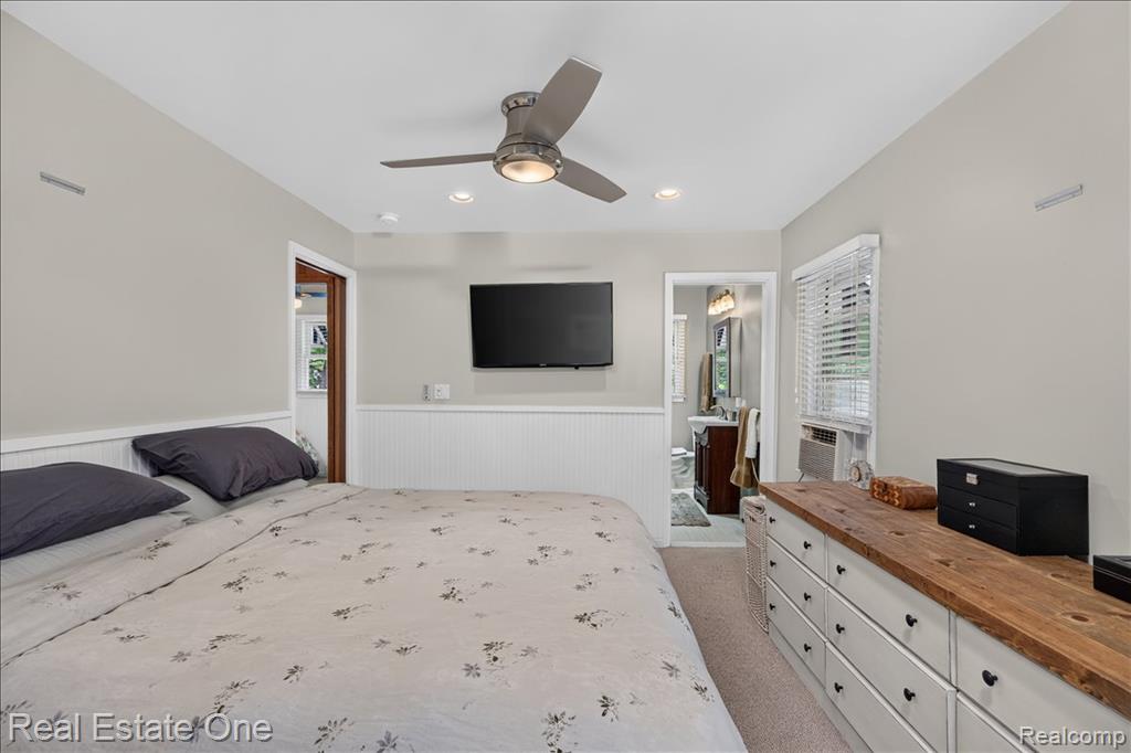 836 Pine Tree Road W, Lake Orion, MI 48362 — Photo 35