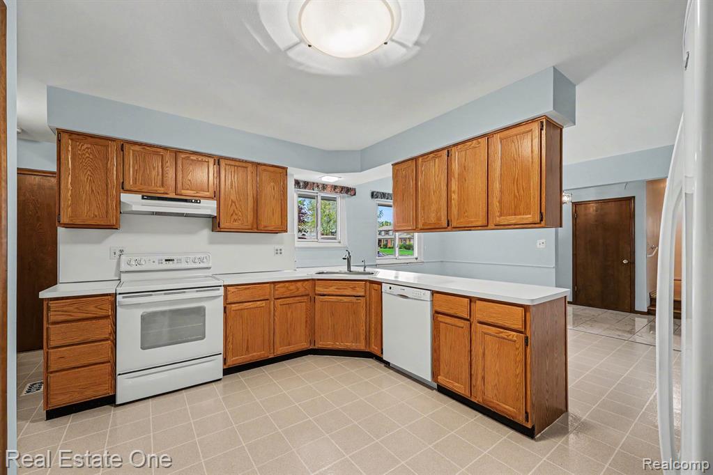 3888 Boulder Drive, Troy, MI 48084 — Photo 15