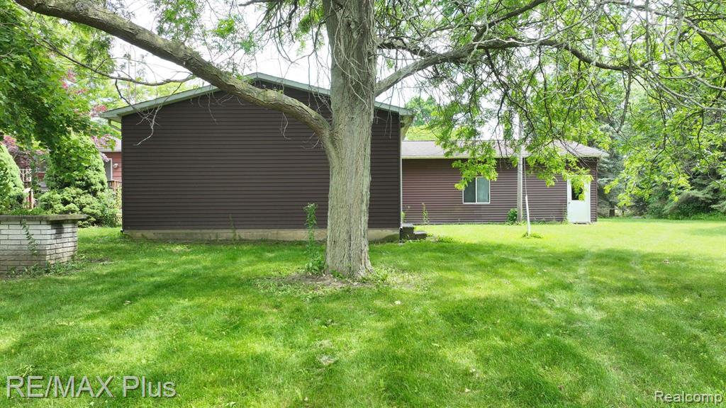 5253 BURNSIDE Road, North Branch, MI 48461 — Photo 5