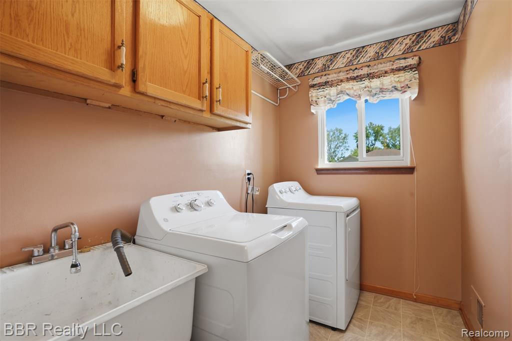 24883 Curtis Drive, Flat Rock, MI 48134 — Photo 20