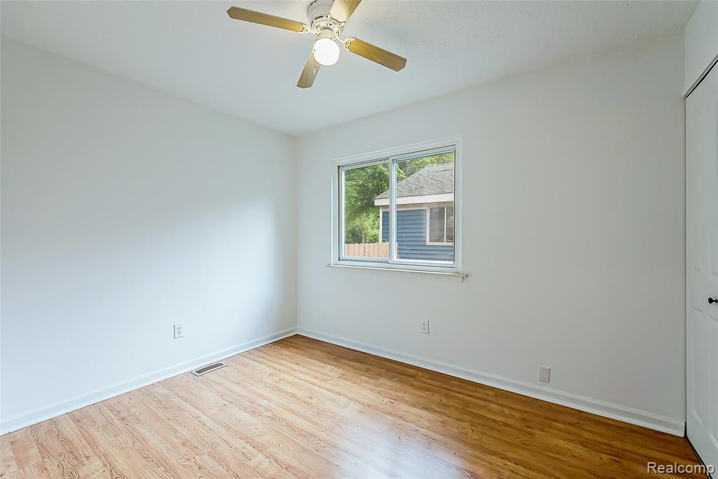 658 Kansas Avenue, Ypsilanti, MI 48198 — Photo 33