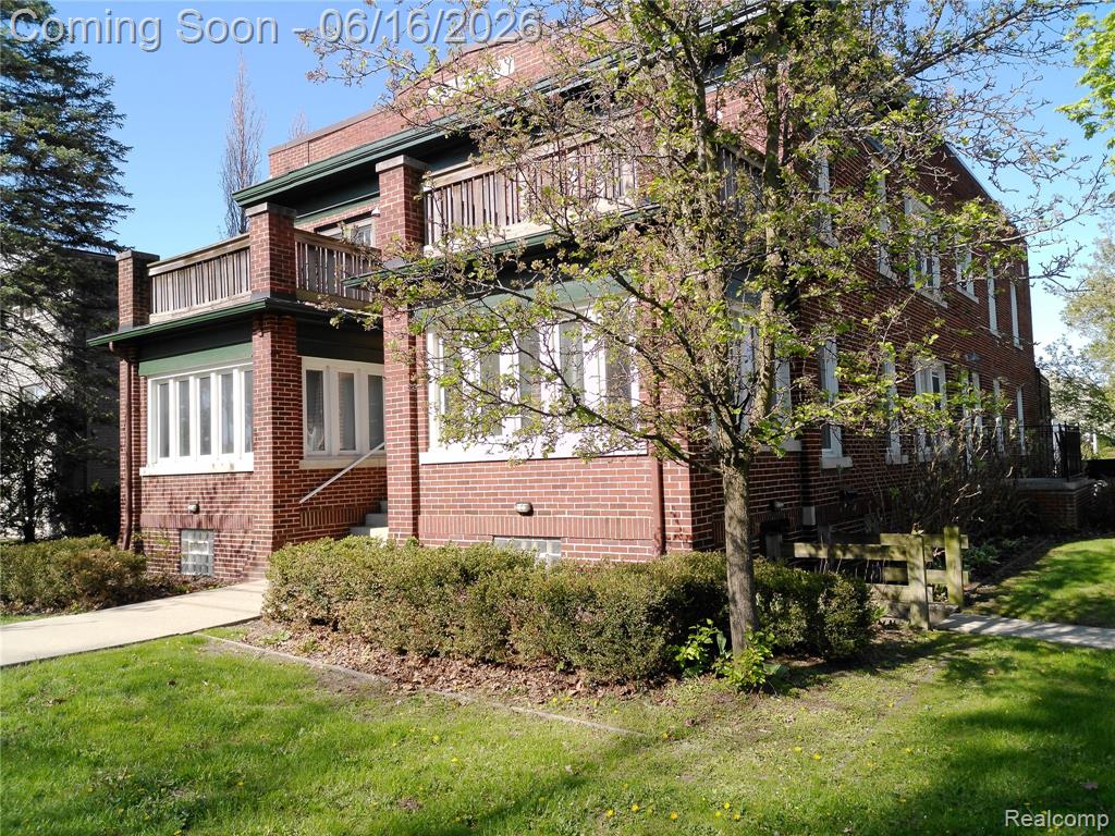 2041 N Main Street, Royal Oak, MI 48073