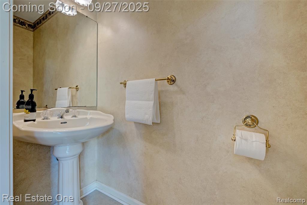 90 Crescent Hill Drive, Ortonville, MI 48462 — Photo 14
