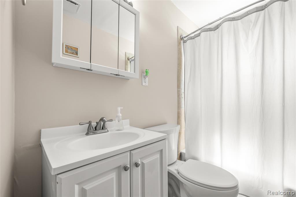 2378 River Drive, Lincoln Park, MI 48146 — Photo 11