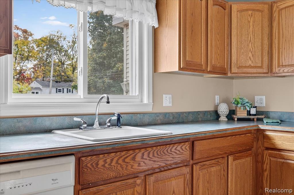5621 Delmas Road, Independence, MI 48348 — Photo 13