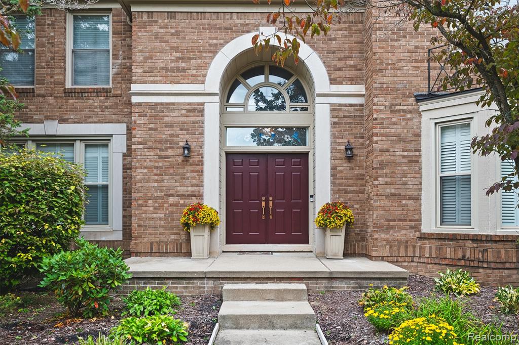 6993 Crosswell Drive, West Bloomfield, MI — Photo 2
