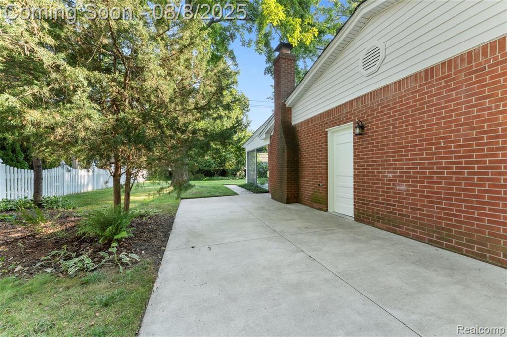 8751 Woodside Drive, Grosse Ile, MI 48138 — Photo 35