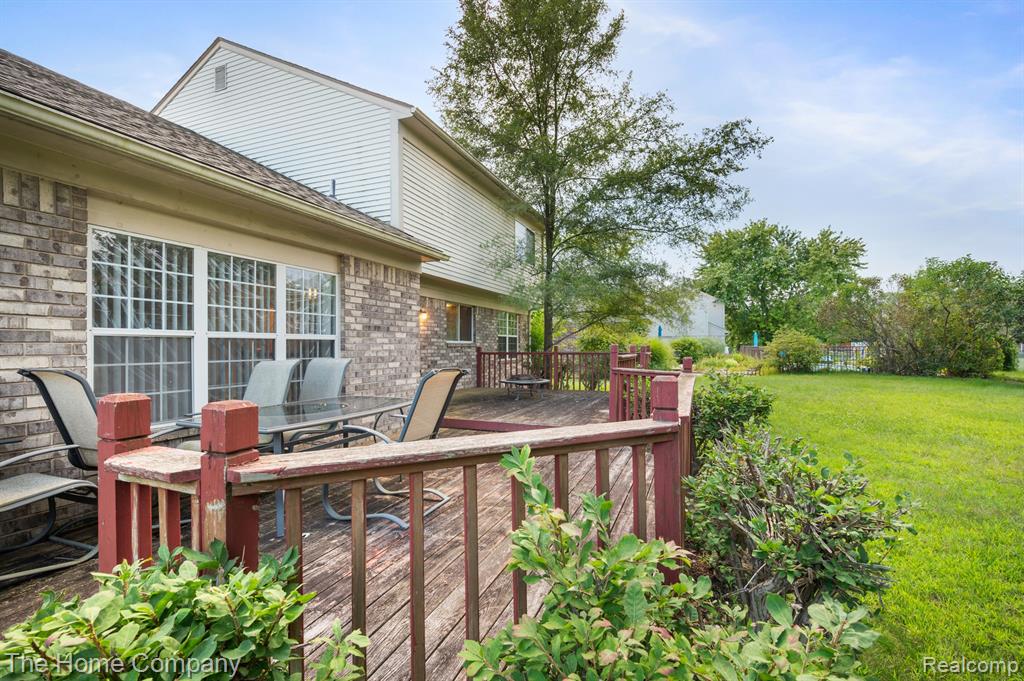 6868 Essex Court, Waterford, MI 48327 — Photo 30