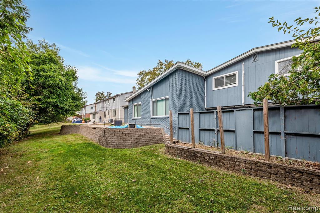 5559 Abington, West Bloomfield, MI — Photo 35