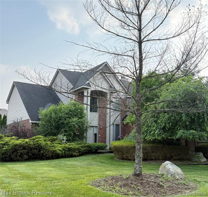 4469 Stoneview, West Bloomfield, MI — front exterior