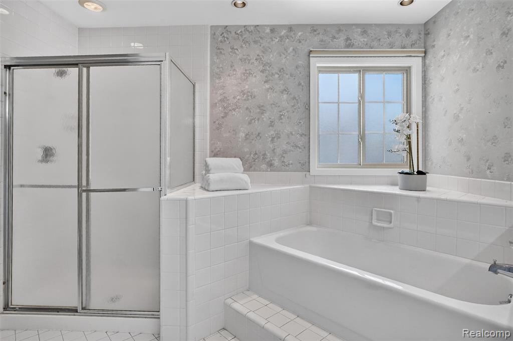 6445 Noble Road, West Bloomfield, MI — Photo 21