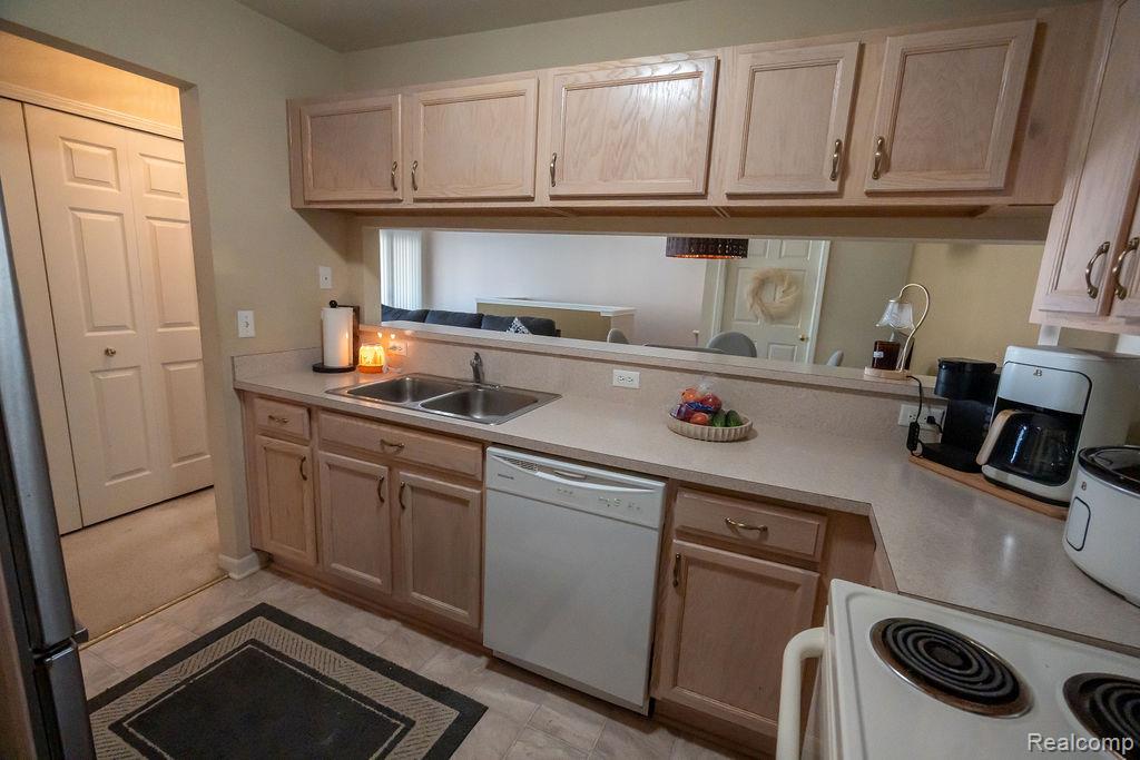 23010 Fairlane Boulevard, Woodhaven, MI 48183 — Photo 12