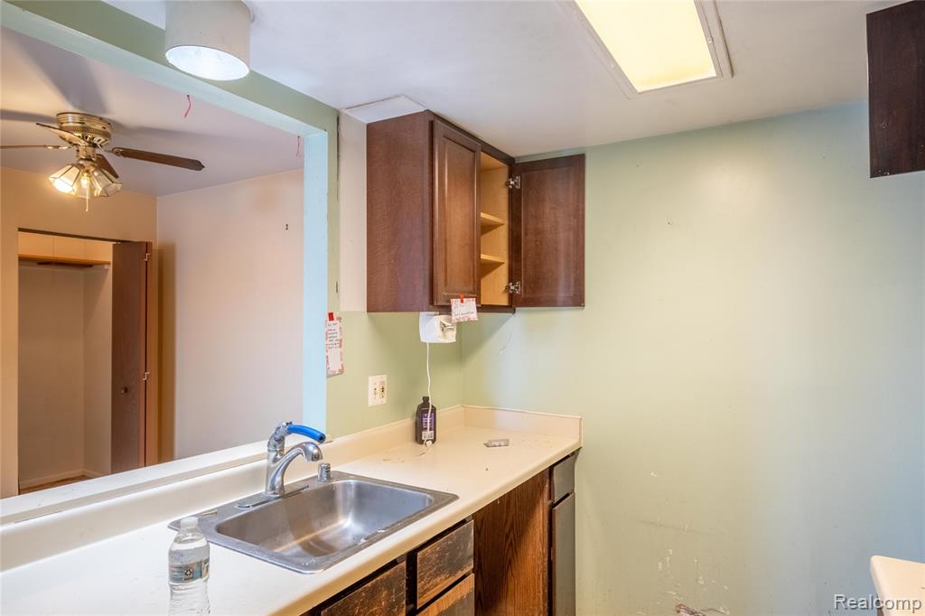 1476 W Chateau Vert Street, Ypsilanti, MI 48197 — Photo 11