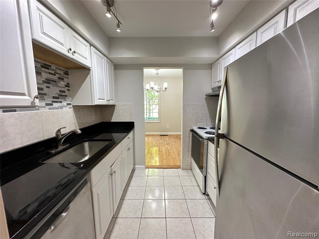 755 E Fox Hills Drive, Bloomfield Hills, MI 48304 — Photo 16