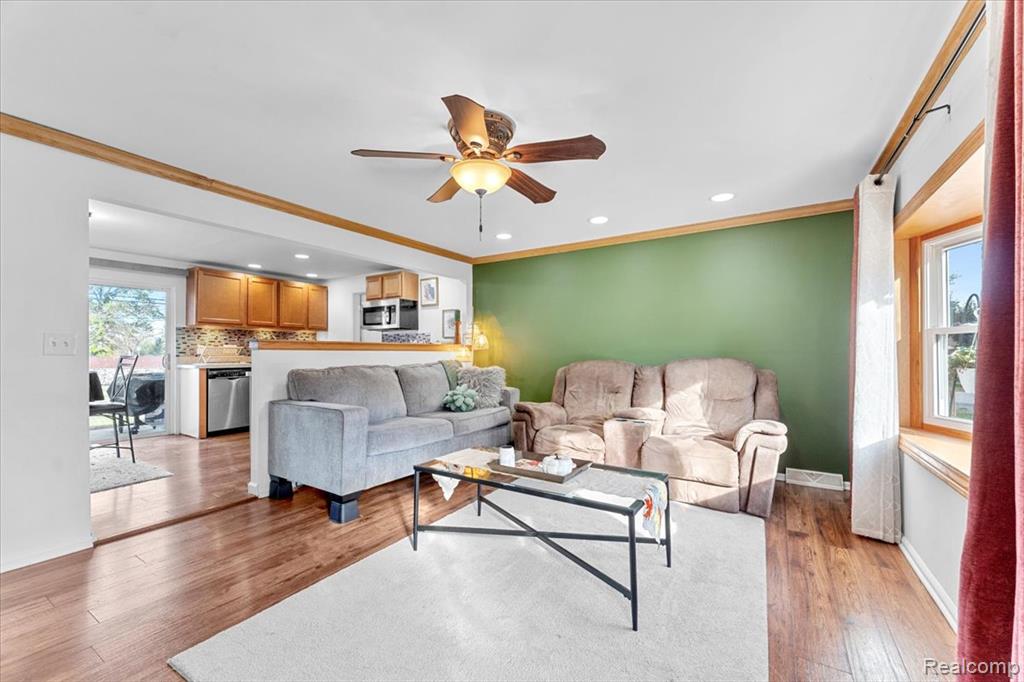 24608 Woodland Drive, Brownstown, MI 48134 — Photo 2