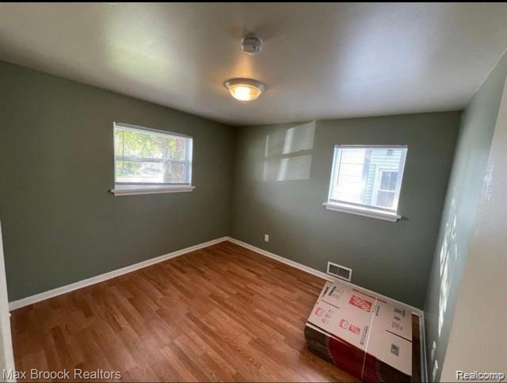 47 E Barrett Avenue, Madison Heights, MI 48071 — Photo 10