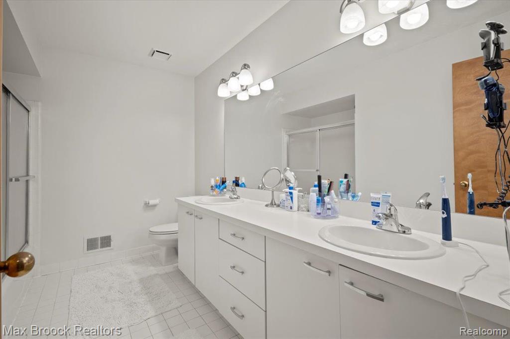 6362 CHARLES Drive, West Bloomfield, MI — Photo 48