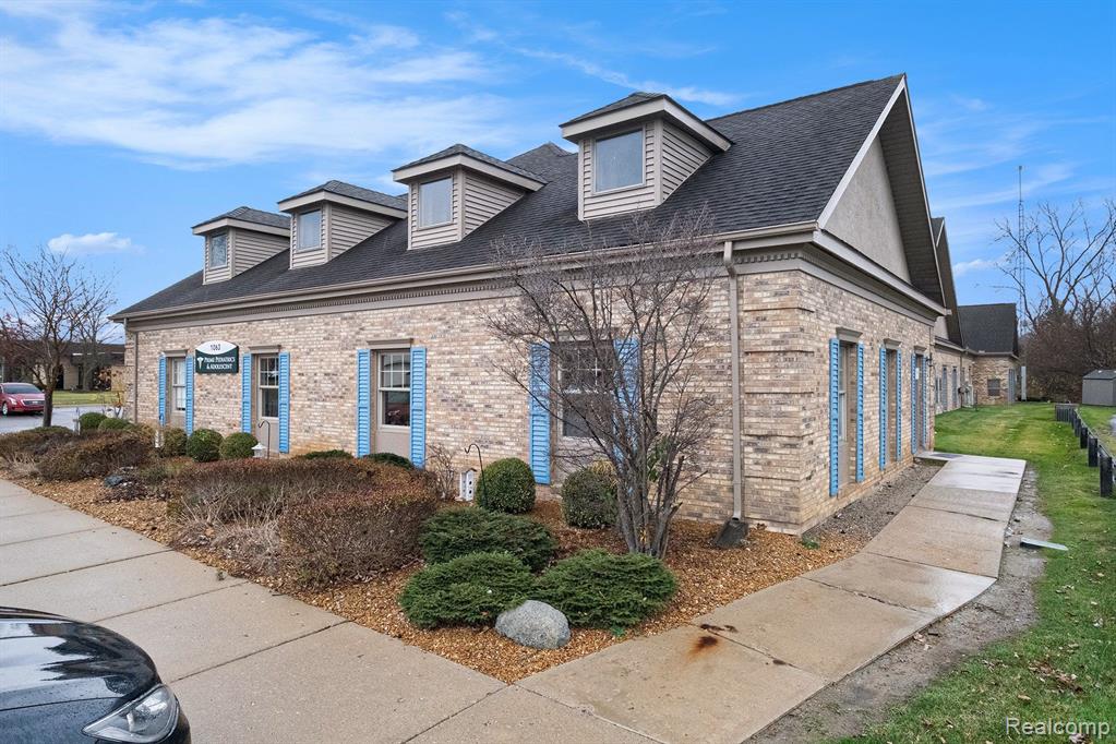 1063 W HILL Road, Flint, MI 48507 — Photo 4