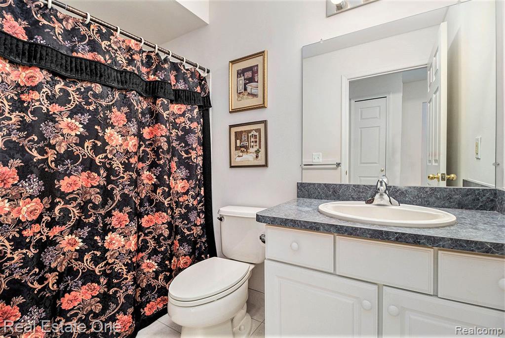 40832 LENOX PARK Drive, Novi, MI 48377 — Photo 17