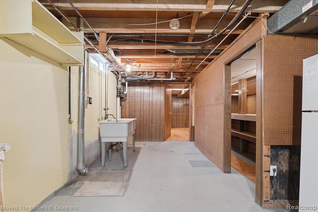 6484 Huntleigh Street, Garden City, MI — Photo 36