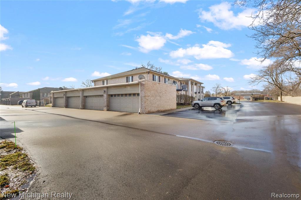 6103 Orchard Lake Road, 201, West Bloomfield, MI — Photo 3